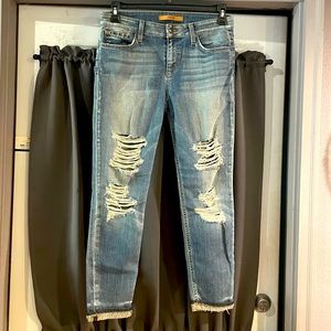 EUC! Joe’s Jeans distressed crops! 29
